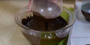 Hogyan tegyük egy tál csokoládé kezük