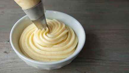 Cum sa faci o crema pentru a arata bine pe tort