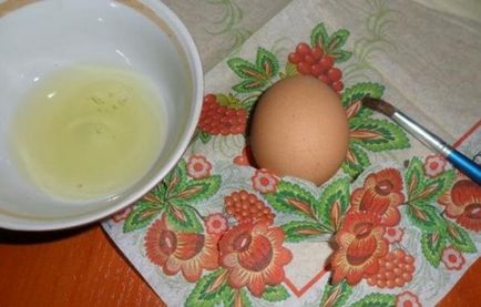 Как да се украсяват великденски яйца от негова снимка ръце
