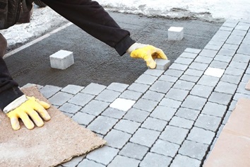 Как да се сложи тротоарни плочки върху бетонна основа бързо и правилно, бетон-къща