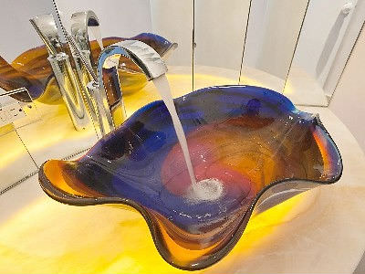 Cum sa alegi si sa instalezi o chiuveta de sticla pentru baie (19 fotografii), vksplus