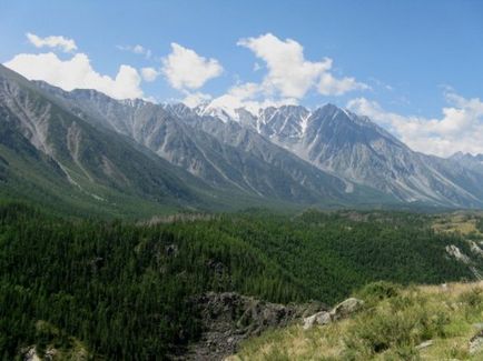 Karagemsky áttörés Taldurinskiy Glacier, a felső folyásánál folyó Bashkaus (július-augusztus 2010), Altáj 4x4