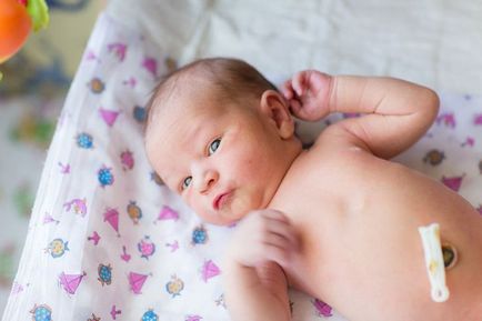 Coroana ombilicului nou-nascutului ce sa faca, de ce sangereaza in 2-3 saptamani
