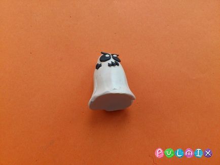 Modelarea unei fantome pe Halloween de la plastilină în etape (sculptă de plastic din ceramică fantomă în etape) Modelarea unei fantome pe Halloween de la plastilină în etape