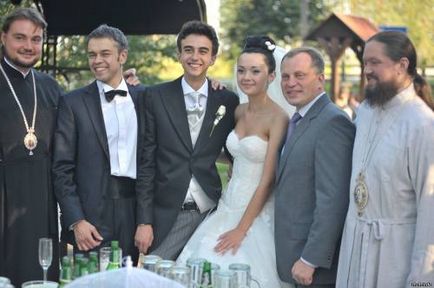 Polgármester Zhitomir deboy és Bishop Nikodémus járt az esküvőjén fia helyettes Igor kék