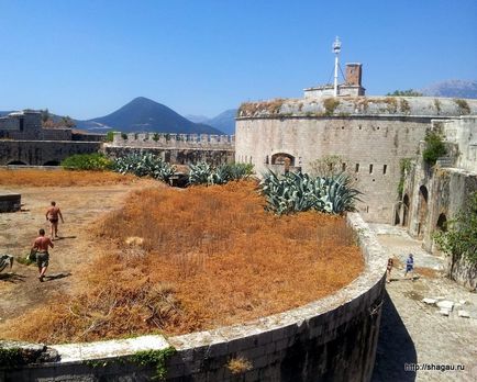 Hajókirándulás a Kék barlangok és a Fort Mamula, Montenegró