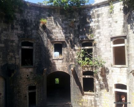 Hajókirándulás a Kék barlangok és a Fort Mamula, Montenegró