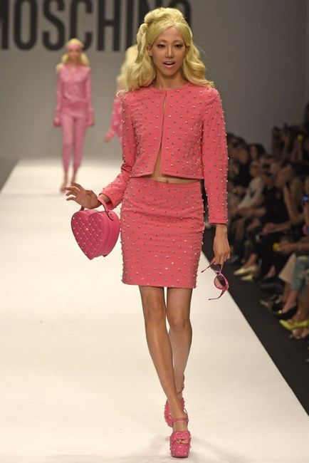 Moschino tavaszi-nyári 2015 - fotó kollekcióban a stílus Barbie