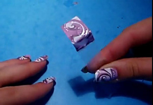 Мармуровий дизайн нігтів манікюр на 