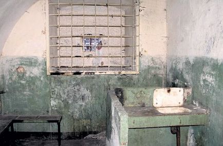 Deasupra sotului allegrova a fost brutalizat brutal în închisoare