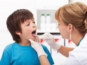 Remedii populare pentru dureri în gât la copii, tratamentul rapid al durerilor de gât purulente