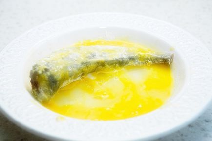 Saffron tőkehal sült kettős költő - modern otthoni főzés recept egy fotó