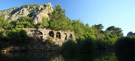 Foc fierbinte yanartash munte în camere fierbinte yanartash munte (atracție turistică a zonei stațiune Kemer)