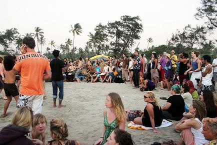 Relaxați-vă pe paradisul de Goa pentru hippie și vaci (14 fotografii și videoclipuri)