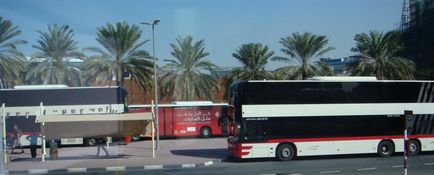 Dubaj Sharjah (Egyesült Arab Emírségek) el lehet jutni tömegközlekedéssel (busz), és taxival