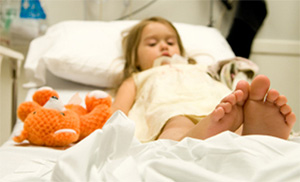Mérgezés egy gyermek okoz tüneteket, elsősegély és a megelőzés