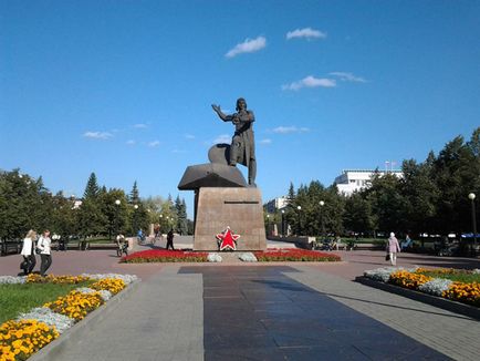 Monumentul cisternelor de voluntari, Chelyabinsk, rusia descriere, fotografie, unde este pe hartă, cum