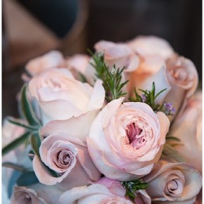 Trandafiri în formă de trandafiri pentru decorarea nunții, buchet