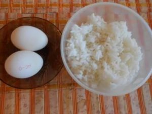 Tort cu orez și ou este disponibil, rapid, gustos