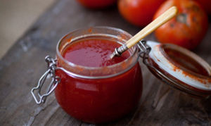 Válogatás a legjobb receptek ketchup paradicsomból, szilva, alma és paprika télen - lépésről lépésre leírás fotókkal