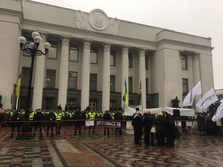 Поліклініку водників позбавляють даху над головою