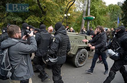 Поліклініку водників позбавляють даху над головою