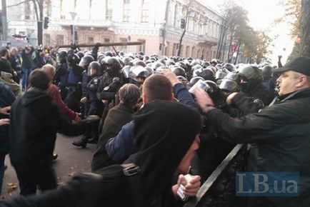 Поліклініку водників позбавляють даху над головою