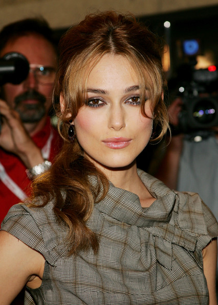Ismételje meg 3 csillagos trendi frizurák Keira Knightley (fotók video) (Keira Knightley) Ismételje meg 3 csillagos trendi frizurák Keira Knightley (fotók video)
