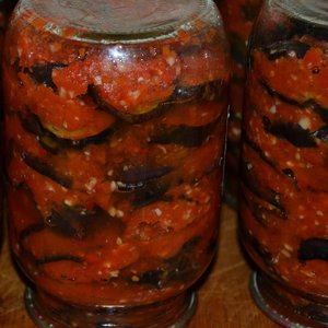 Rețete de vinete în roșii și usturoi pentru iarnă, secvența de gătit