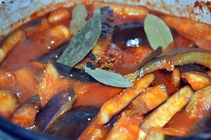Рецепт консервованих баклажанів в томаті