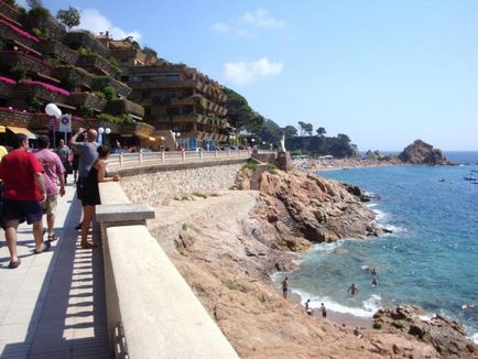 Independent de-a lungul coastei Costa Brava până în orașul Tossa de Mar