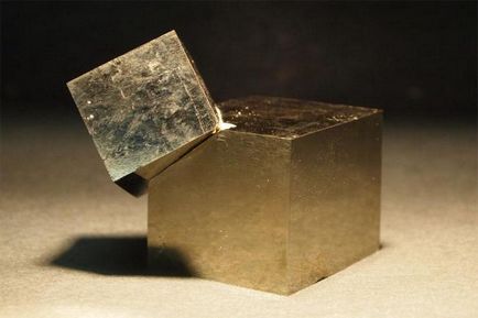 Pirit fizikai, kémiai és terápiás tulajdonságai az ásványi