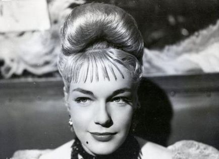 Simone Signoret (Simone Signoret) filmográfia és személyes életében a színésznő (fotó) (Signoret) Simone Signoret (Simone Signoret) filmográfia és a személyes élet a színésznő (Fotók)