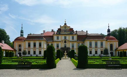 Esküvő emnishte tömítések (tömítések) Az esküvő a kastélyban emnishte