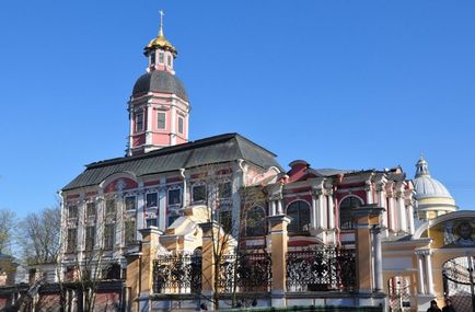 Свято-троицкая олександро-невська лавра в Санкт-Петербурзі