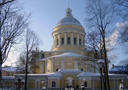 Свято-троицкая олександро-невська лавра в Санкт-Петербурзі