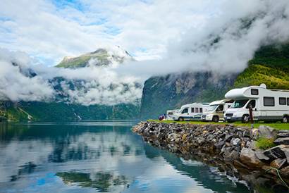 Transit turizmus - turista megáll a helyes utat