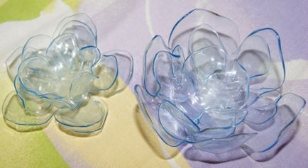 Decoram cuierul cu flori din sticle de plastic