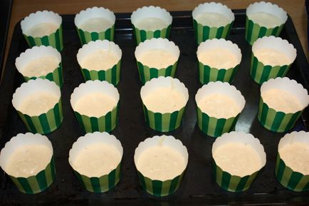 Ванільні кекси з кремом зверху-покроково, як зробити кекси з кремом зверху, рецепт з фото