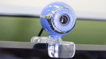 Webcam cu dispozitiv cu căști și caracteristici, plusuri