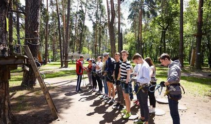 Мотузковий містечко в парку партизанської слави в киеве