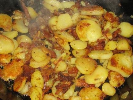 Смачна і ситна смажена картопля зі шкварками