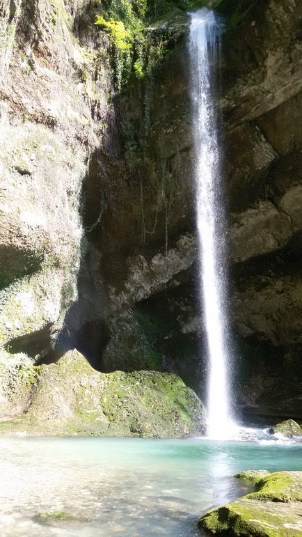 Cascada gura dragonului (Yar adânc)