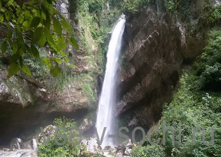 Cascada gura dragonului (Yar adânc)