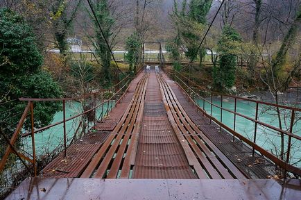 Cascada gura dragonului (Yar adânc)