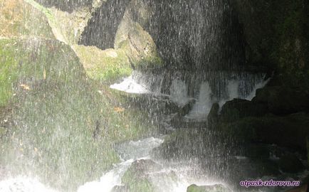 Водоспад пащу дракона в сочи