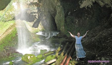 Водоспад пащу дракона в сочи