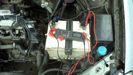 Felrobbant egy autó akkumulátor okoz, mi a teendő