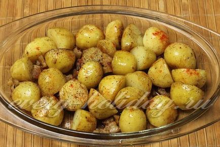 Cartofi tineri copți cu crackling, usturoi și mărar