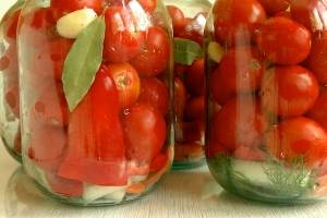 Засолка помідорів з цибулею на зиму - покроковий рецепт з фото на